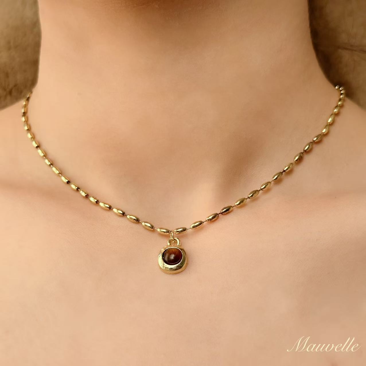 Dew on the Collarbone